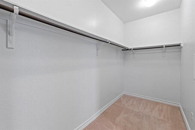 Building Photo - 277 Magna Ln