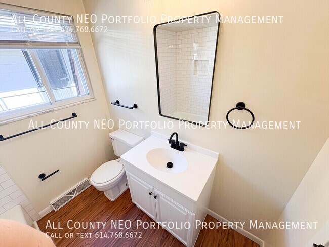 Building Photo - 233 Hamilton Ave