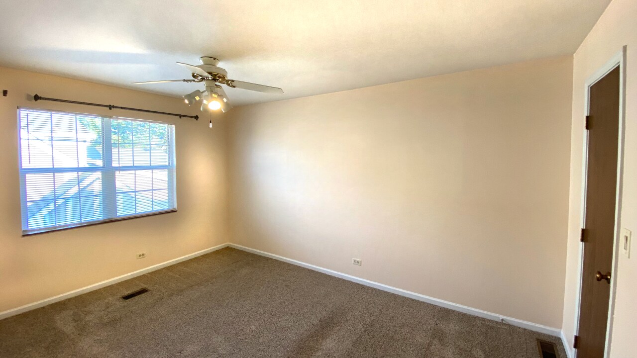 Master_bed - 353 Ashwood Ct