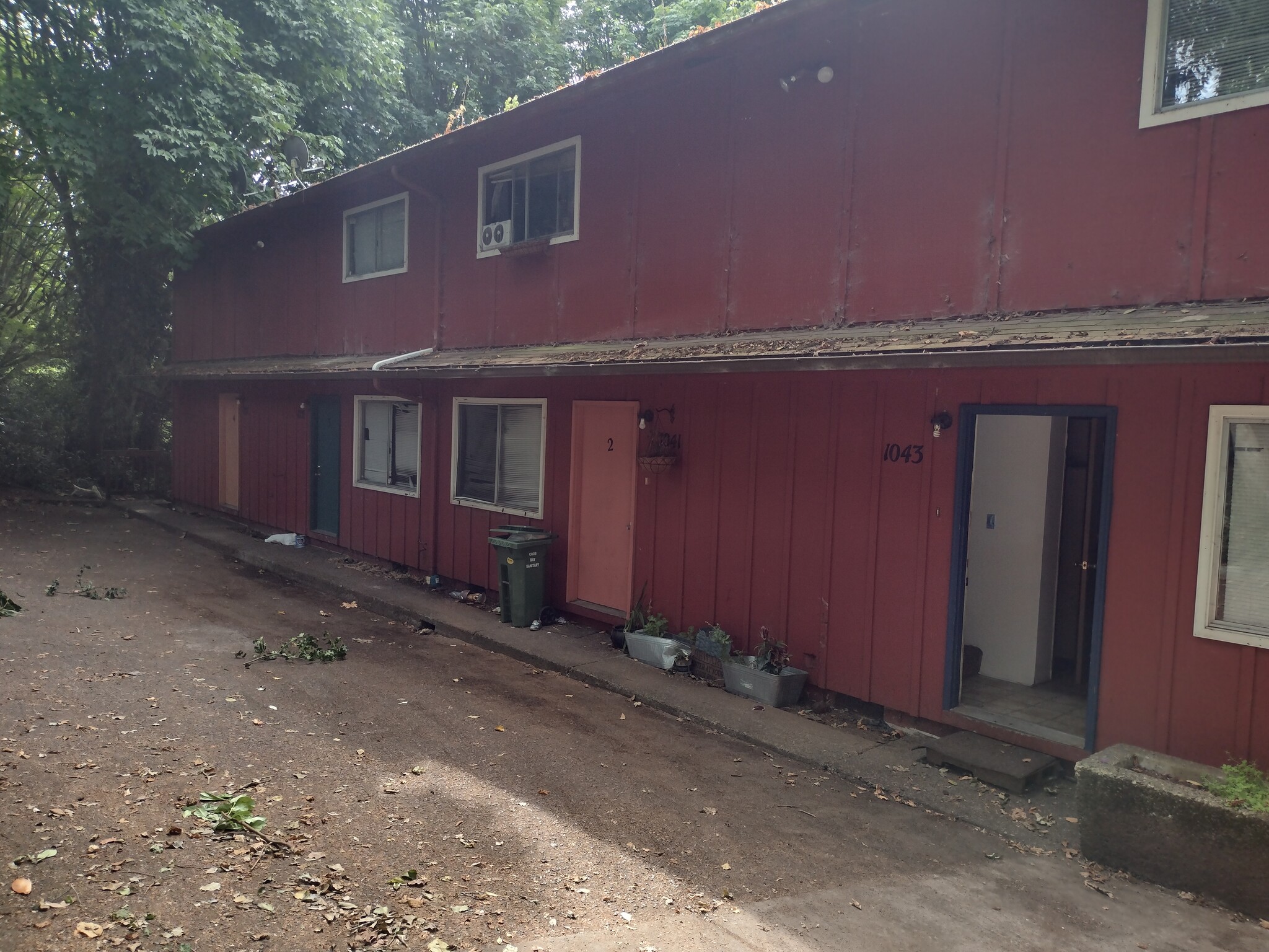 Building Photo - 1041 Vine Ave