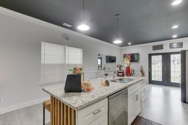 Building Photo - 377 Leeland Ave