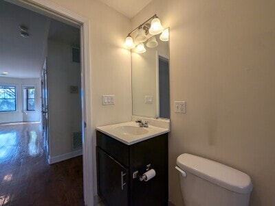 Building Photo - 1821 W Leland Ave