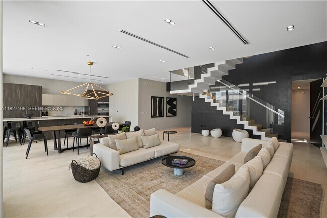 Building Photo - 650 NE 32nd St