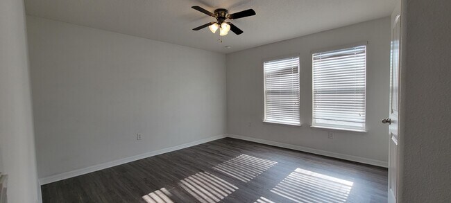 Building Photo - 2391 Beacon Landing Cir