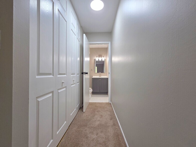 Building Photo - 1473 N Winslowe Dr