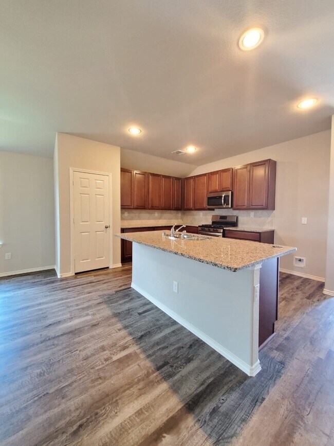 Building Photo - 3623 Champions Cove Ln