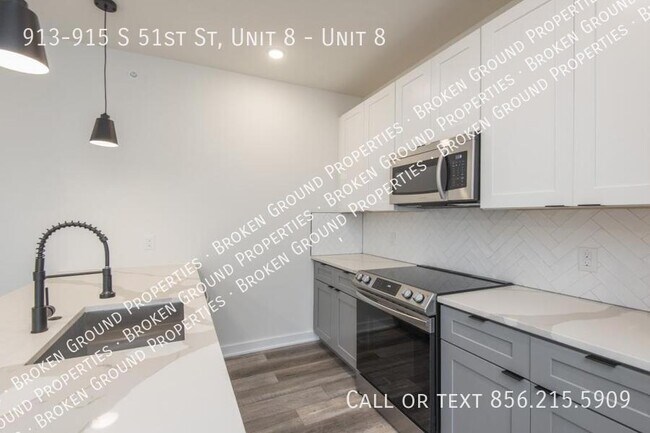 Building Photo - 913-915 S 51st St, Unit 8-Unit 8