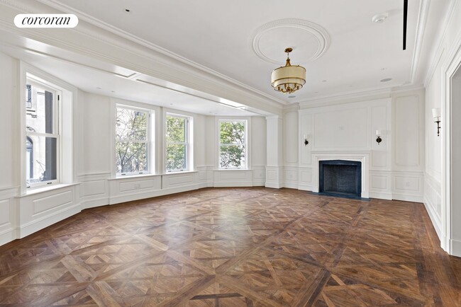 Building Photo - 4 E 64th St