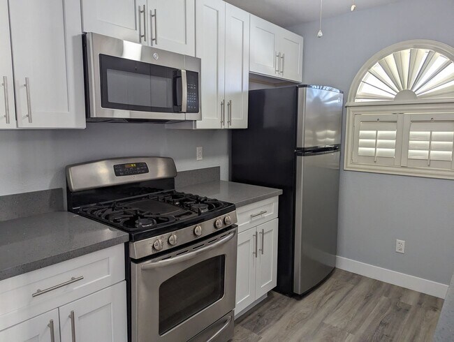 Building Photo - A Fabulous 2-Bedroom, 2-Bathroom Upstairs Unit in NW Las Vegas