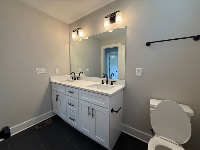 Building Photo - Lovely New Home in Old Hickory - 2 Car Garage