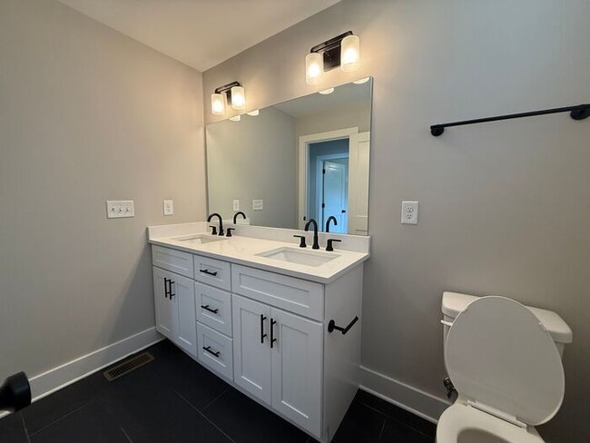Building Photo - Lovely New Home in Old Hickory - Fenced in...