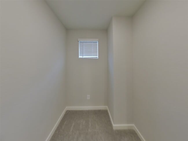 Building Photo - 9835 Willow Creek Commerce Dr