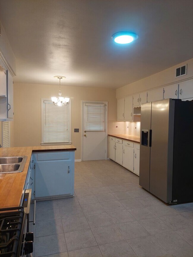 Building Photo - Heart of Midtown