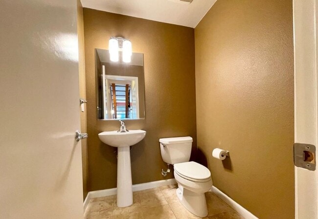 Building Photo - 32 Glashaus Loop