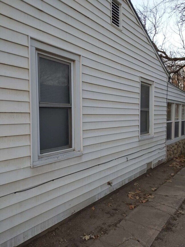 Building Photo - 2 Bed, 1 Bath Ready for Rent!