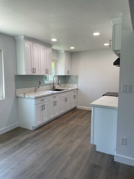 Building Photo - 2543 Yorkshire Way