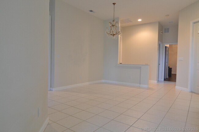 Building Photo - 705 SW Munjack Cir