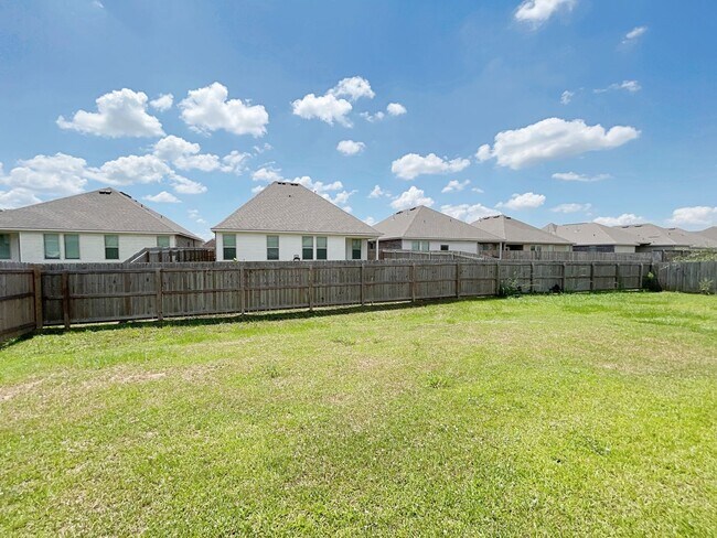 Building Photo - 4 Bedroom House in Hunters Trace