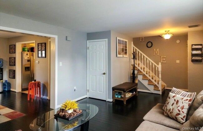 Building Photo - 104 Zugibe Ct