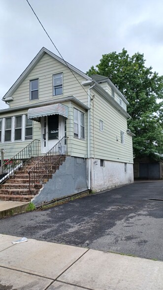 Primary Photo - 33 Center St
