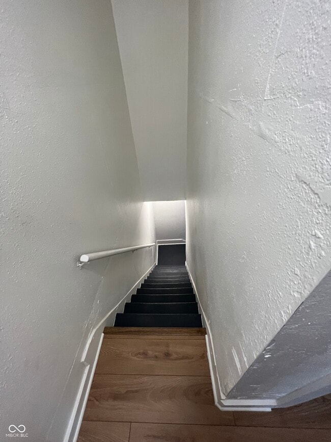 Building Photo - 730 W 9th St