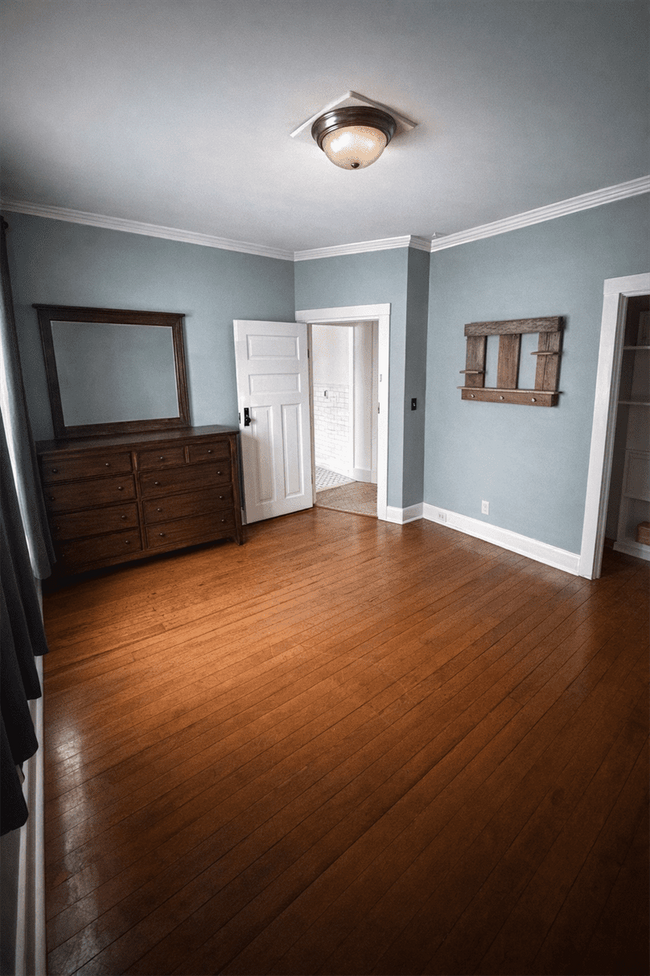 Building Photo - 4935 N Parma Rd