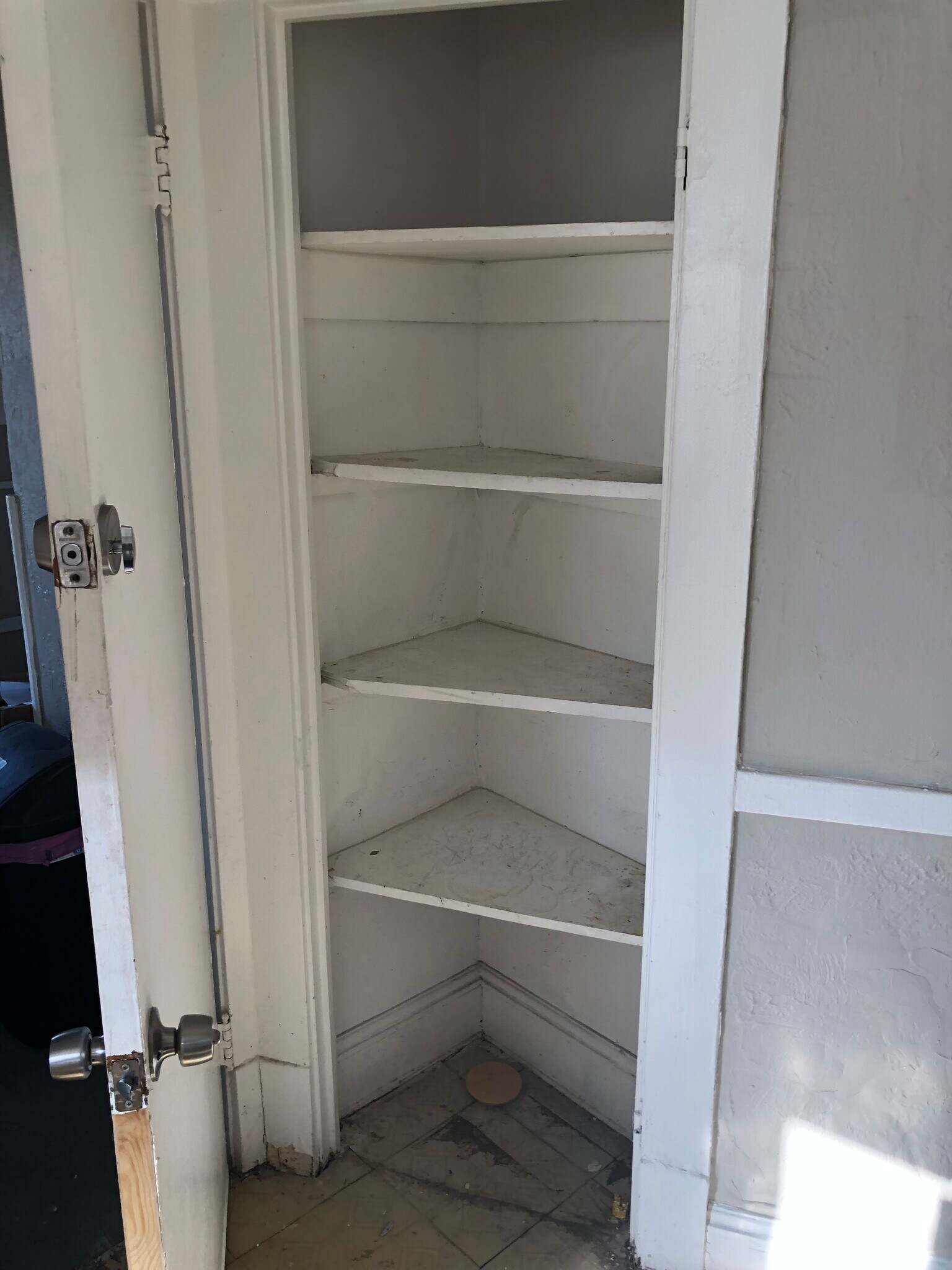 Building Photo - 1830 Mannering Rd