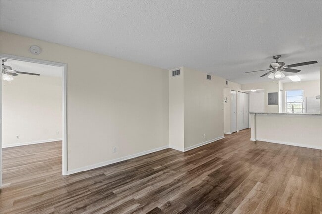 Building Photo - 2226 N Cypress Bend Dr