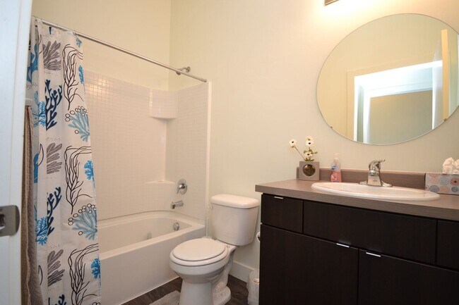 Building Photo - Modern 3 Bedroom 3 Full Bathroom Townhome in Midvale!!!