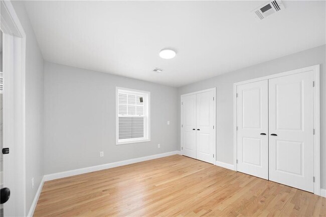 Building Photo - 28 Grosvenor Ave