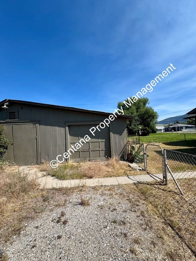 Building Photo - 1 Bed 1 Bath Located in the Flats