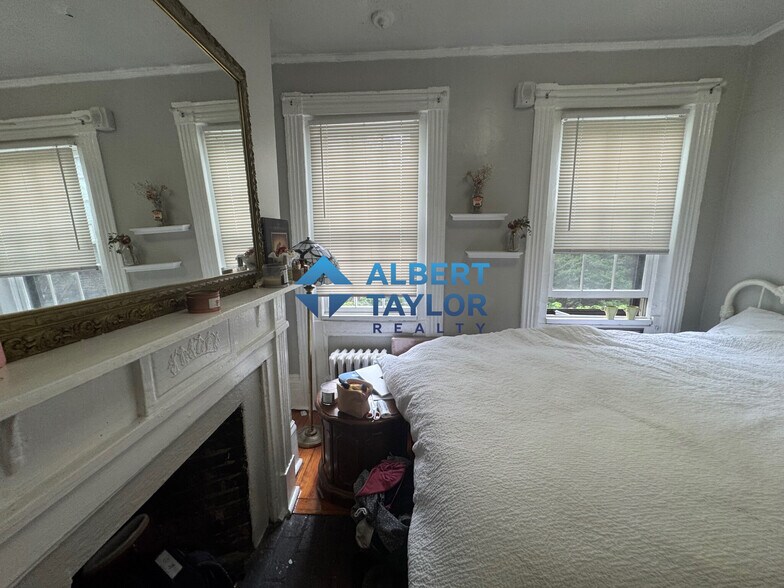 Building Photo - 5 Champney Pl
