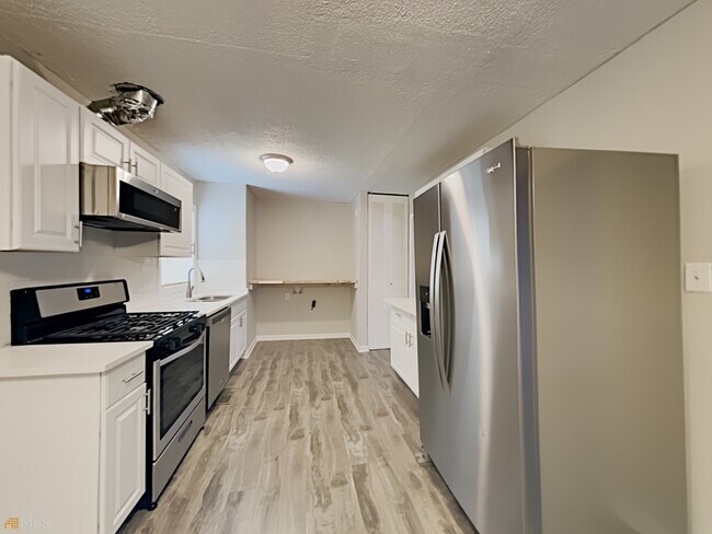 Building Photo - 908 Kennesaw Dr