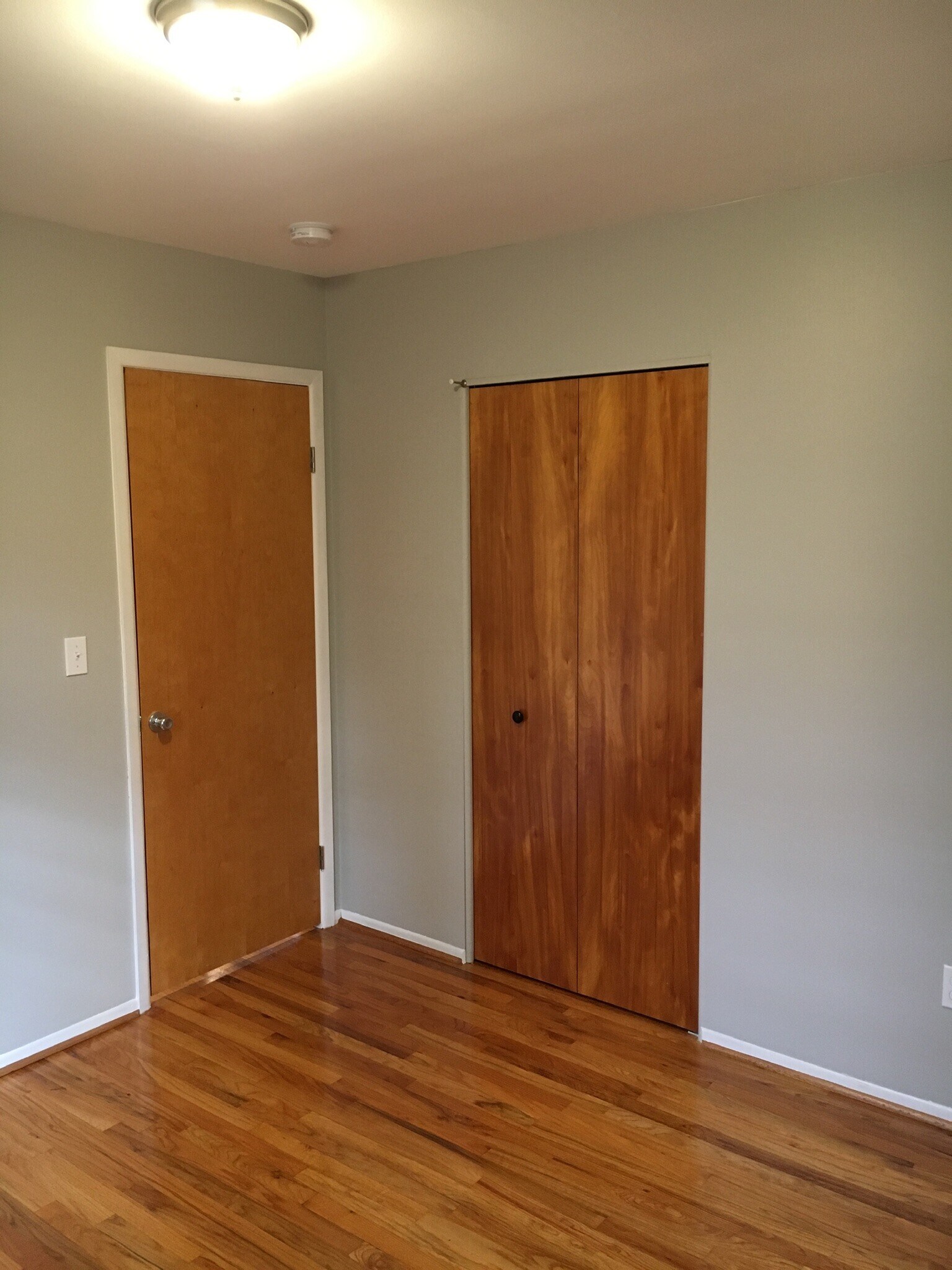 Bedroom 2 entry and closet doors - 3160 Fernwood Ave