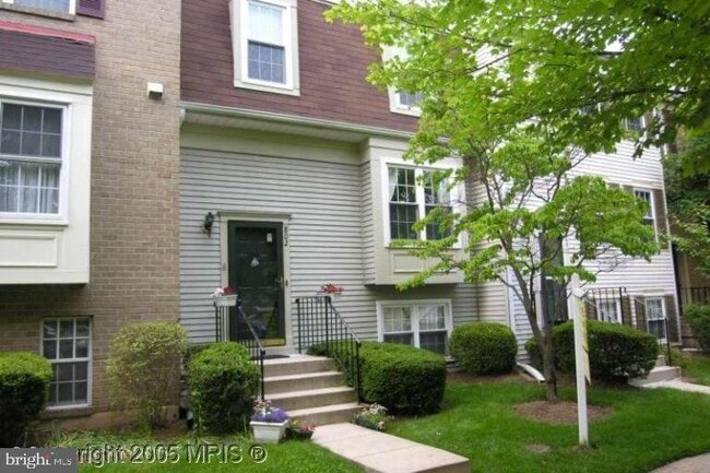 Primary Photo - 802 Ivy League Ln