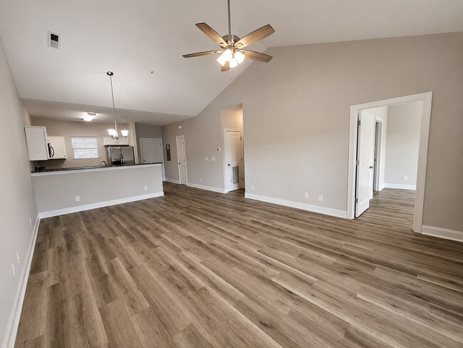 Building Photo - Your Perfect 2-Bedroom Retreat Awaits in Kiskadee Parke