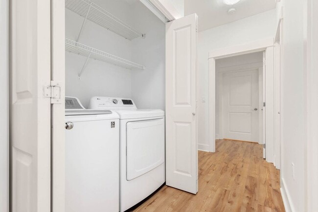 Building Photo - Prime Redmond Location!!!