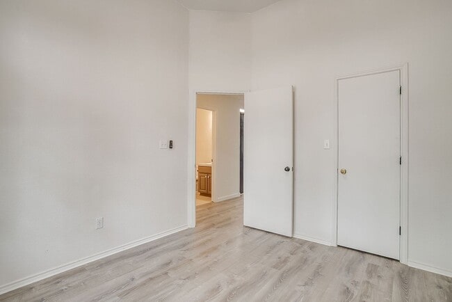 Building Photo - 1512 Clover Ln