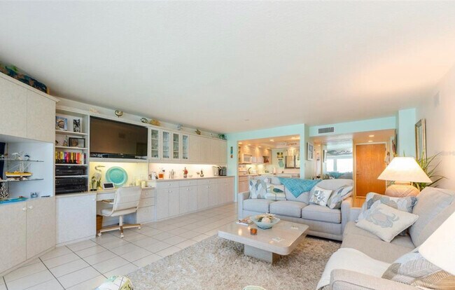 Building Photo - 868 Bayway Blvd