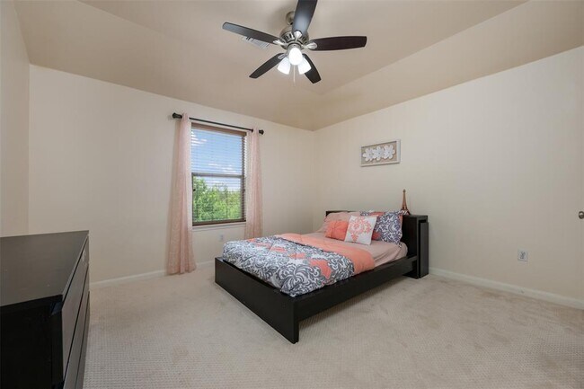 Building Photo - 112 Bearing Cove