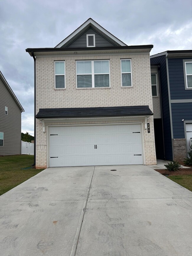 Primary Photo - 108 Founders Dr