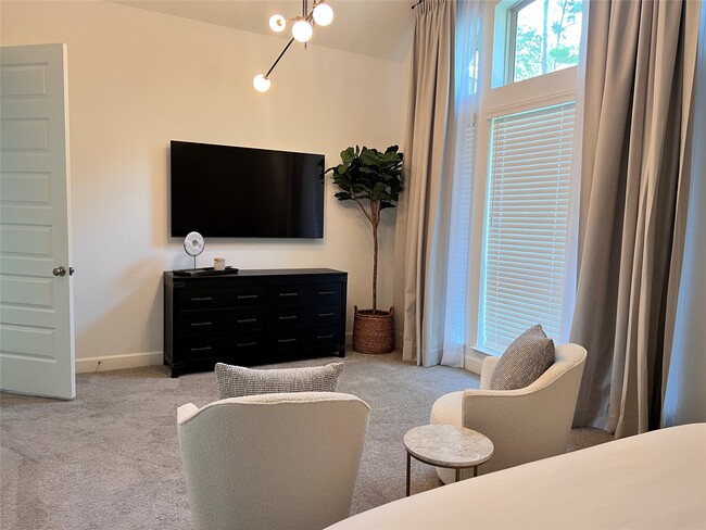 Building Photo - 176 Sweeping Valley Dr