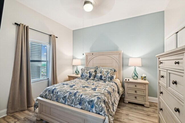 Building Photo - 9815 S Thomas Dr