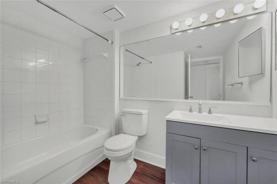 Building Photo - 1865 Florida Club Dr