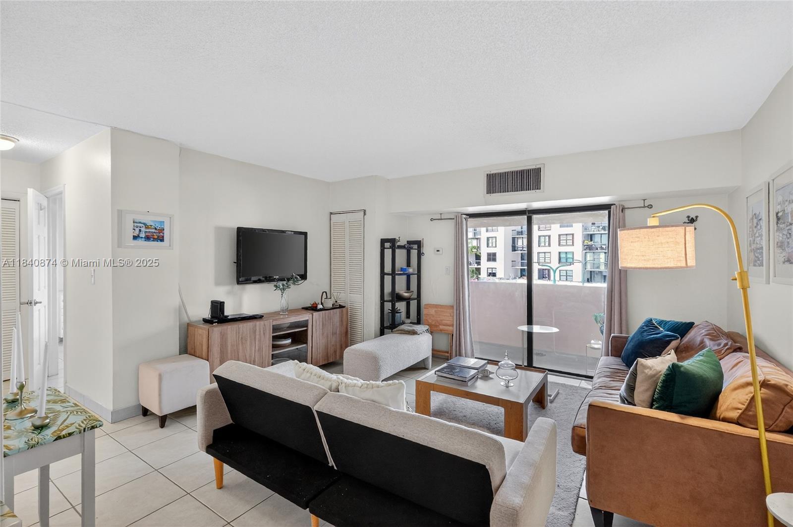 Building Photo - 2201 Brickell Ave