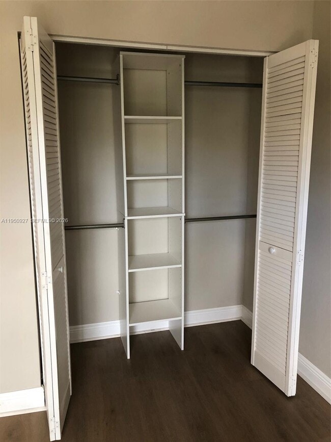 Building Photo - 4708 SW 67th Ave