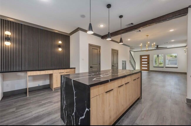 Building Photo - 8018 Attwater St