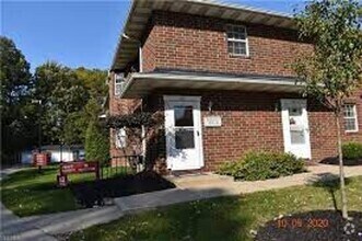 Building Photo - 2 Bedroom, 2 Bath Broadview Heights
