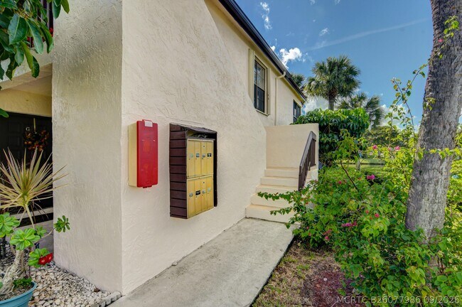 Building Photo - 7911 Eastlake Dr