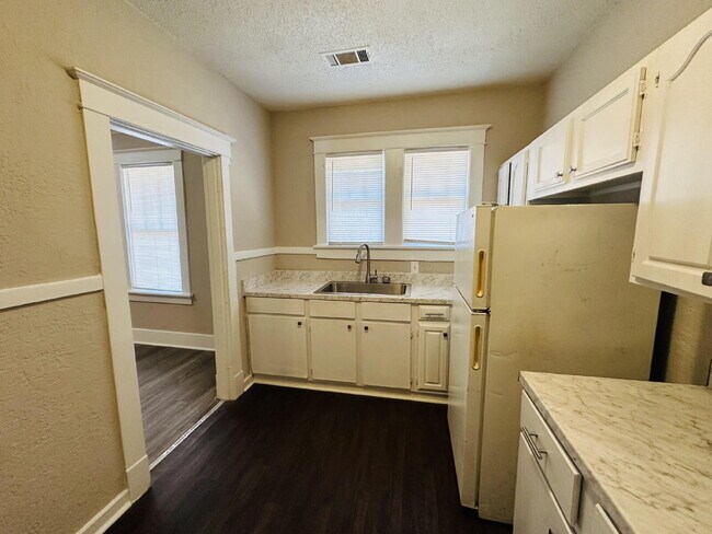 Building Photo - "Charming Retreat in Memphis: Spacious 1171 Sq Ft with Full Bathroom!"